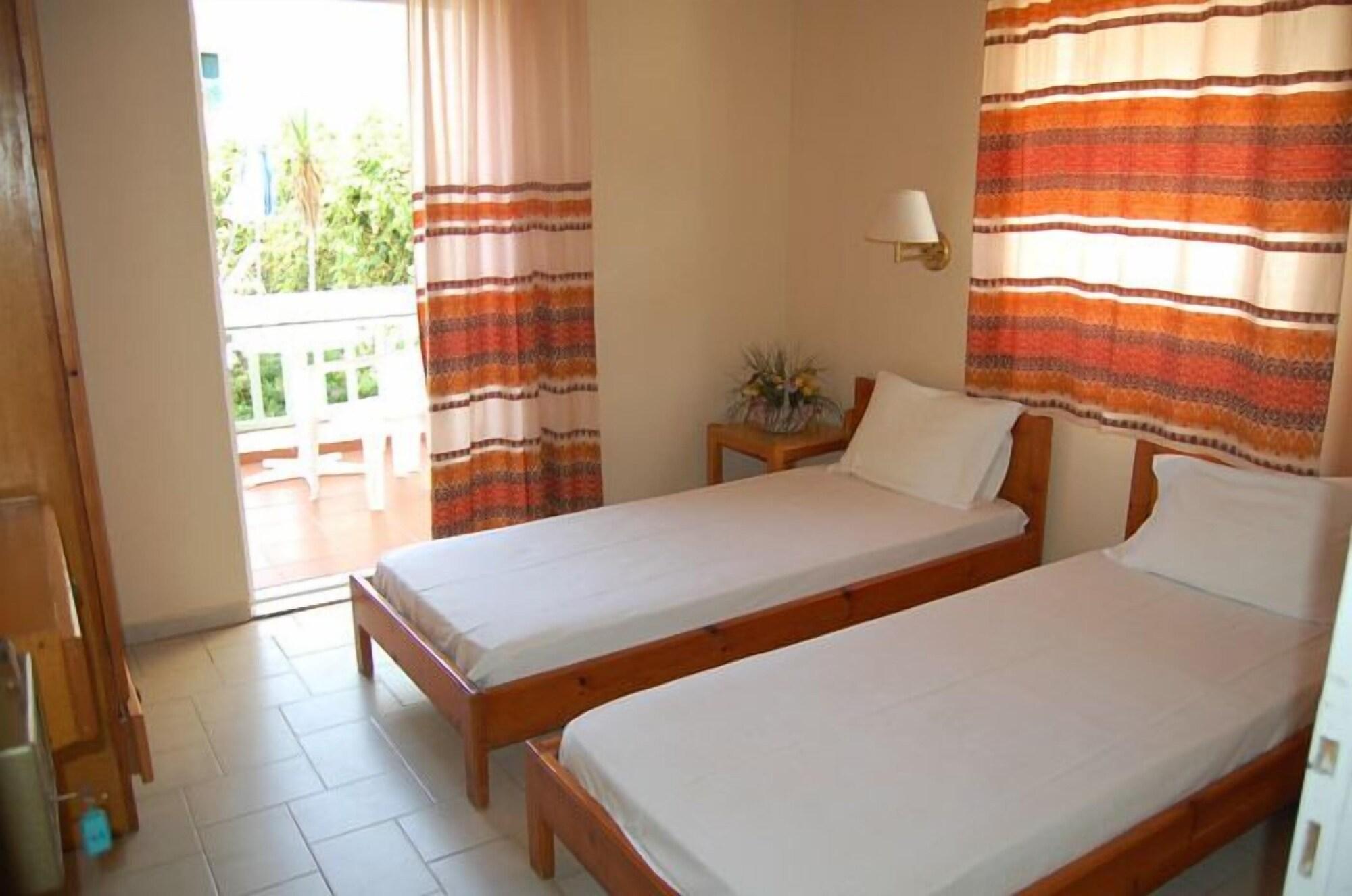 Haris Apartments Kokkini Hani Exterior photo