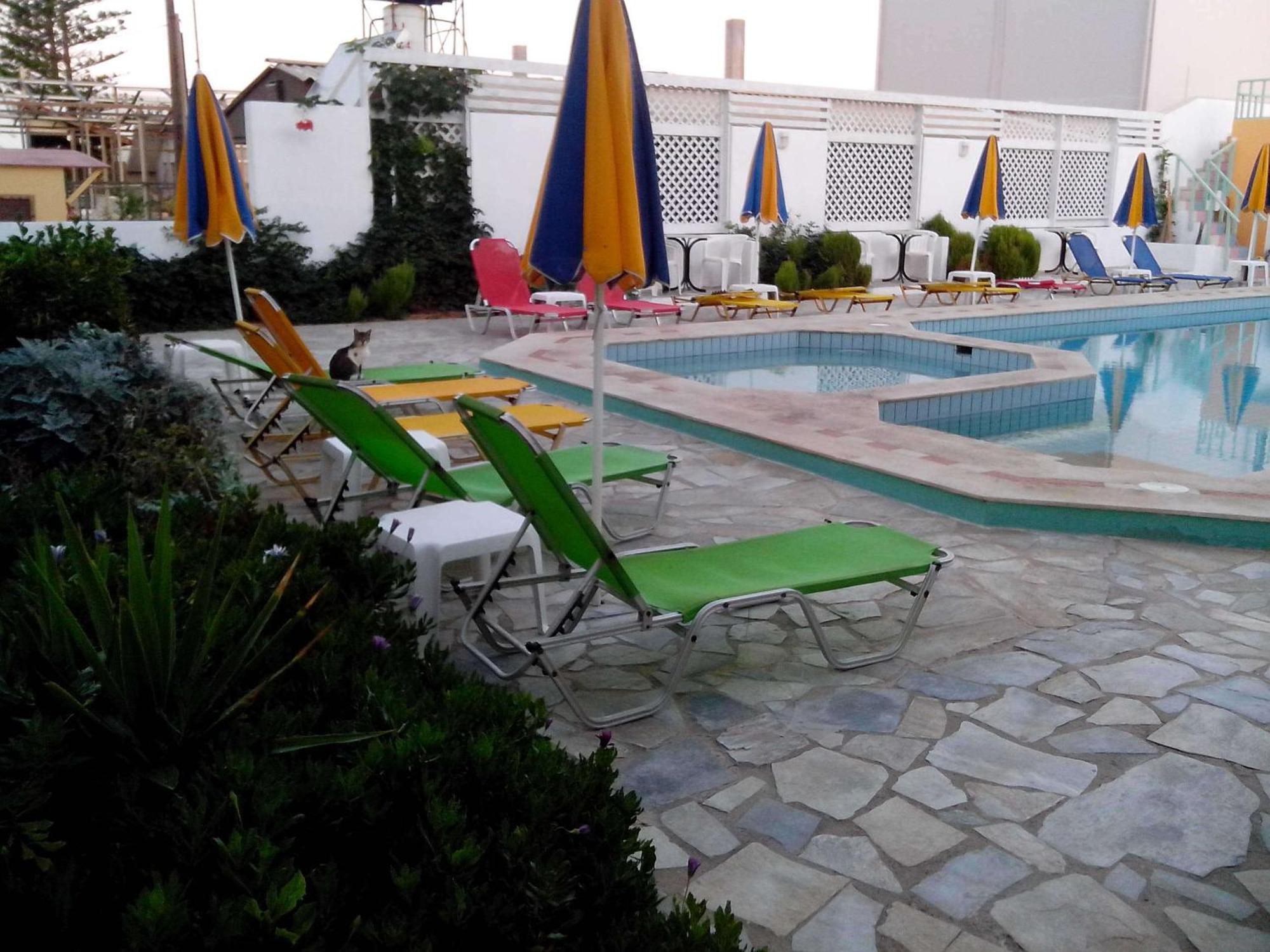 Haris Apartments Kokkini Hani Exterior photo