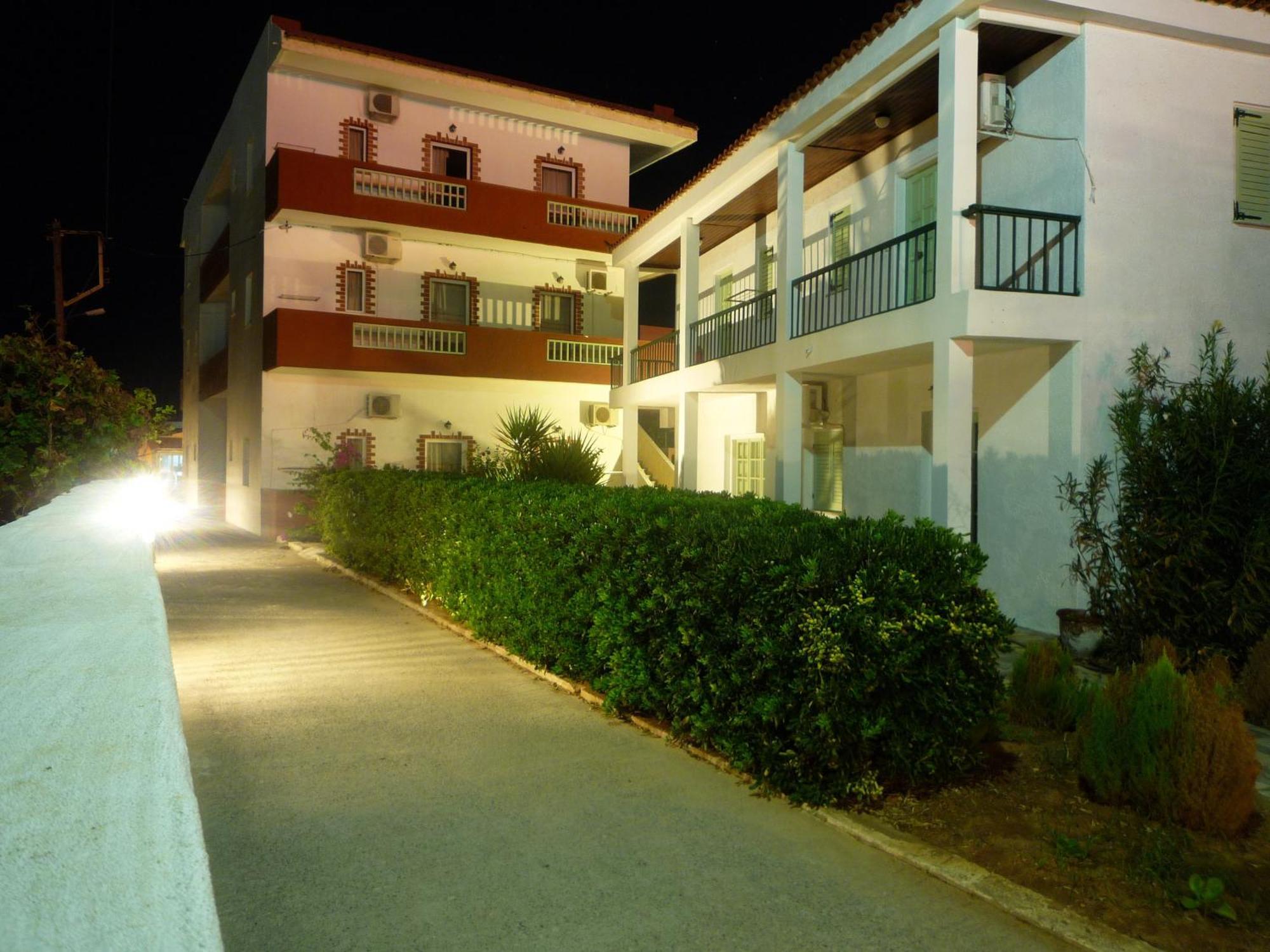 Haris Apartments Kokkini Hani Exterior photo