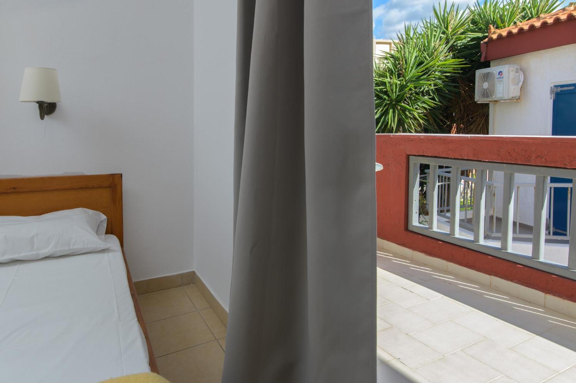 Haris Apartments Kokkini Hani Exterior photo